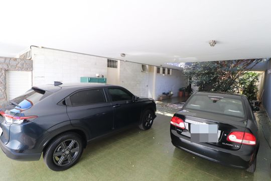 Garagem de casa para alugar com 5 quartos, 340m² em Tabajaras, Uberlândia