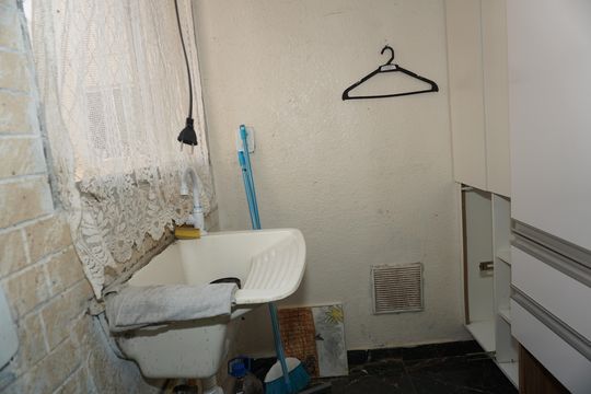 Lavanderia de apartamento para alugar com 2 quartos, 39m² em Jardim Dom José, Embu das Artes