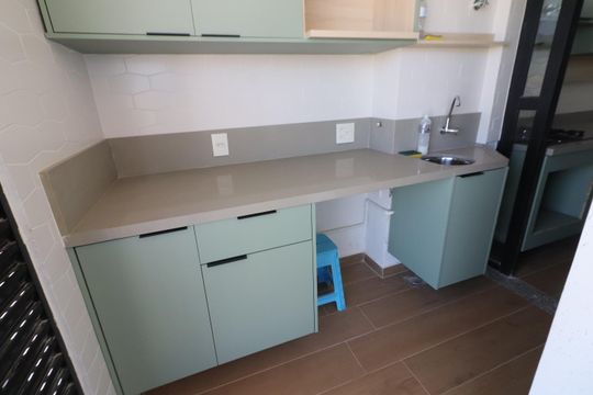 Cozinha e Área de Serviço de apartamento à venda com 2 quartos, 47m² em Ayrosa, Osasco