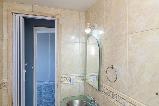 Banheiro de apartamento para alugar com 2 quartos, 50m² em Cordovil, Rio de Janeiro