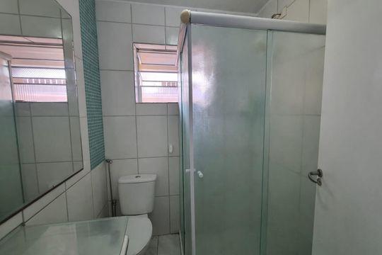 Banheiro de casa à venda com 2 quartos, 125m² em Jardim Arpoador, São Paulo