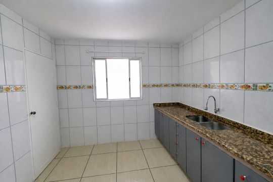 Cozinha de casa à venda com 2 quartos, 125m² em Jardim Arpoador, São Paulo