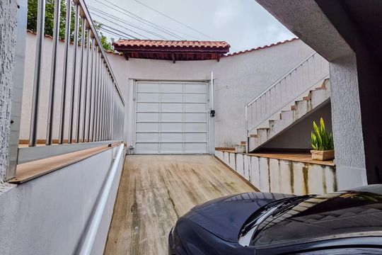 Casa à venda com 3 quartos, 230m² em Jardim Itapoan, Santo André