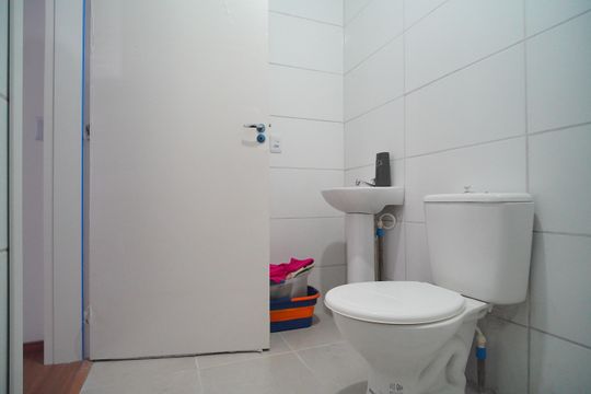 Banheiro de apartamento à venda com 2 quartos, 54m² em Campina, São Leopoldo