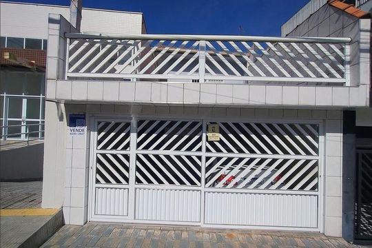 Fachada de casa à venda com 3 quartos, 180m² em Baeta Neves, São Bernardo do Campo