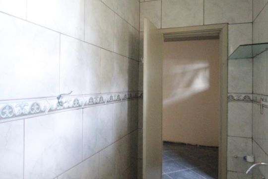 Banheiro Social de casa para alugar com 1 quarto, 96m² em Parque São Pedro, Belo Horizonte