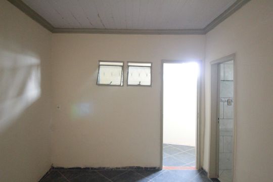 Sala de casa à venda com 1 quarto, 96m² em Parque São Pedro, Belo Horizonte