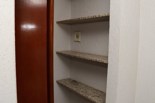 Corredor de kitnet/studio para alugar com 1 quarto, 37m² em Vila Romana, Goiânia