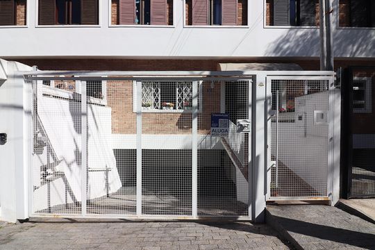 Fachada  de casa para alugar com 1 quarto, 65m² em Parque Sao Diogo, São Bernardo do Campo