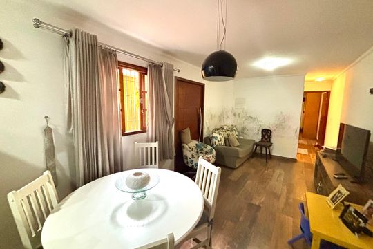 Casa para alugar com 3 quartos, 200m² em Vila Nhocuné, São Paulo