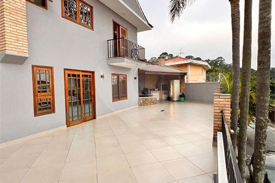 Casa para alugar com 3 quartos, 275m² em Vila Irmaos Arnoni, São Paulo