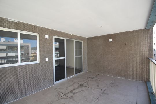 Sala - Varanda de apartamento para alugar com 3 quartos, 105m² em Jacarepaguá, Rio de Janeiro