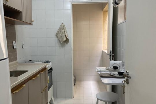 Cozinha de apartamento à venda com 2 quartos, 59m² em Jardim Santo André, Santo André