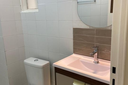 Banheiro de apartamento à venda com 2 quartos, 59m² em Jardim Santo André, Santo André