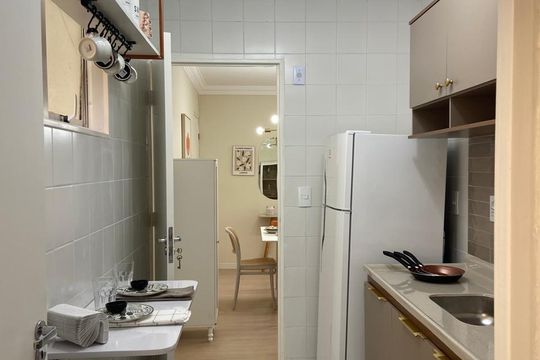 Cozinha de apartamento à venda com 2 quartos, 59m² em Jardim Santo André, Santo André