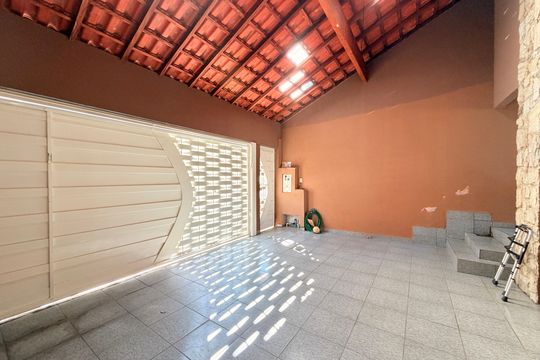 Garagem de casa à venda com 3 quartos, 160m² em Parque Residencial Jundiaí, Jundiaí