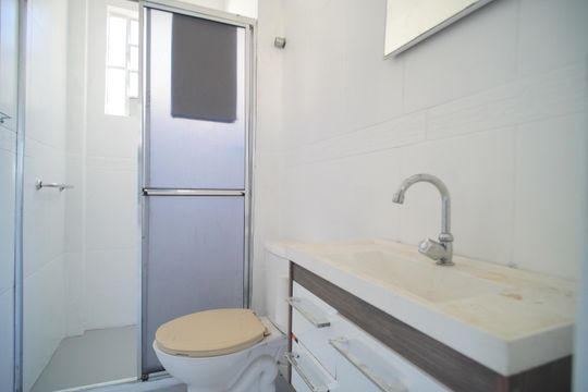 Banheiro de apartamento à venda com 2 quartos, 62m² em Centro, São Leopoldo