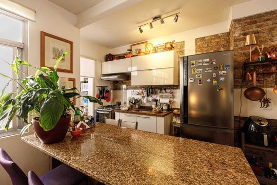 Sala de apartamento à venda com 2 quartos, 65m² em Petrópolis, Porto Alegre