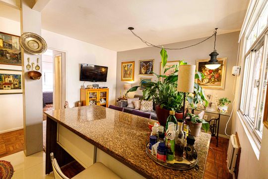 Cozinha de apartamento à venda com 2 quartos, 65m² em Petrópolis, Porto Alegre
