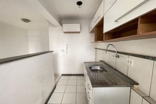 Cozinha de apartamento à venda com 2 quartos, 43m² em Cidade dos Bandeirantes, São Paulo