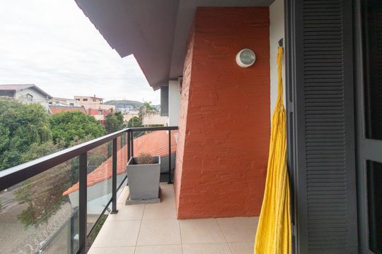 Varanda do Quarto 4 de casa à venda com 4 quartos, 250m² em Medianeira, Porto Alegre