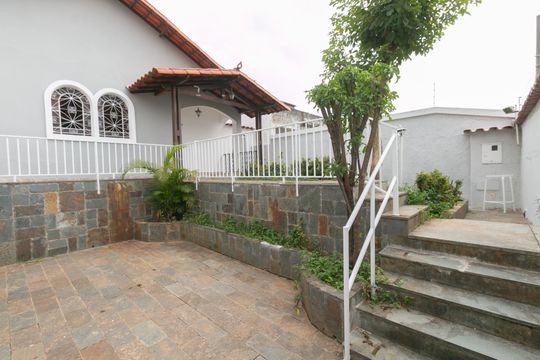 Casa para alugar com 3 quartos, 180m² em Alípio de Melo, Belo Horizonte