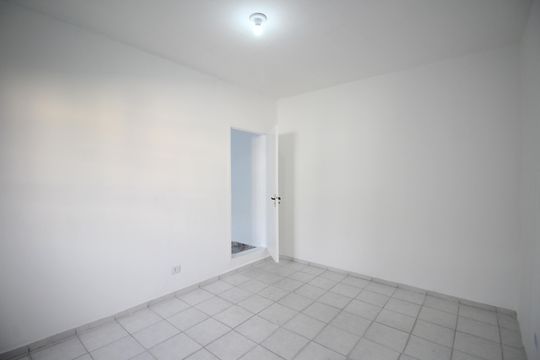 Kitnet - Quarto de casa para alugar com 1 quarto, 35m² em Jardim Oliveiras, Taboão da Serra