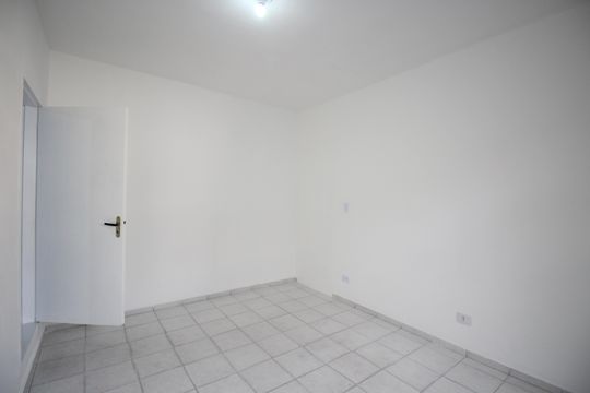 Kitnet - Quarto de casa para alugar com 1 quarto, 35m² em Jardim Oliveiras, Taboão da Serra