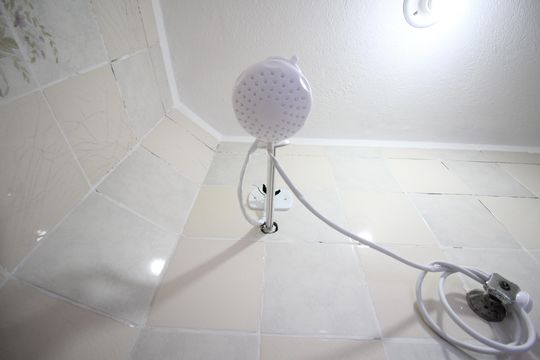 Kitnet - Banheiro de casa para alugar com 1 quarto, 35m² em Jardim Oliveiras, Taboão da Serra