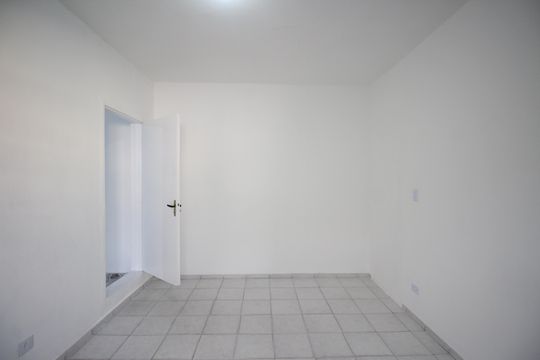 Kitnet - Quarto de casa para alugar com 1 quarto, 35m² em Jardim Oliveiras, Taboão da Serra