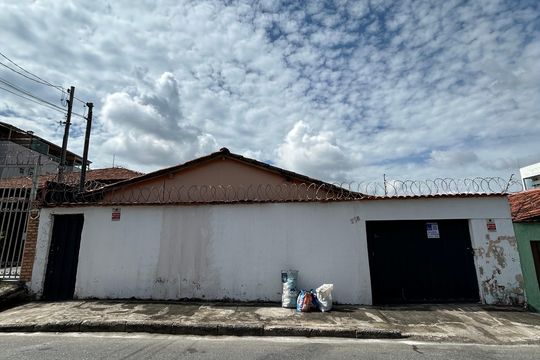 Fachada de casa à venda com 6 quartos, 360m² em Jardim Leblon, Belo Horizonte