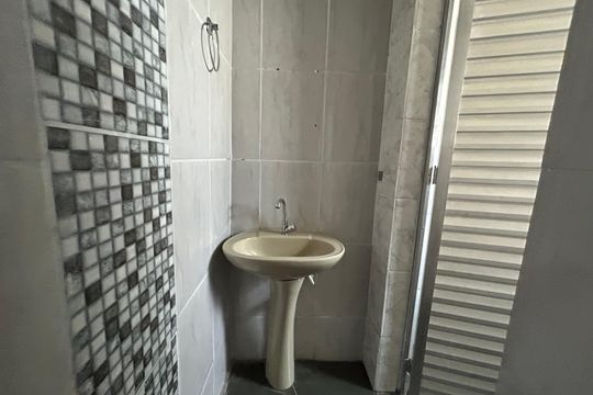 Banheiro de serviço de casa à venda com 6 quartos, 360m² em Jardim Leblon, Belo Horizonte