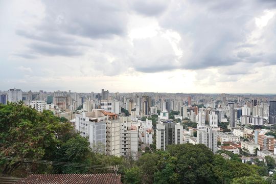 Vista da sala  de apartamento à venda com 2 quartos, 66m² em São Lucas, Belo Horizonte