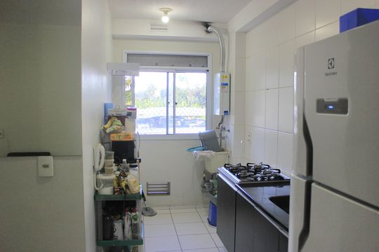 Cozinha com área de serviço de apartamento para alugar com 2 quartos, 50m² em Jardim Bela Vista, Guarulhos
