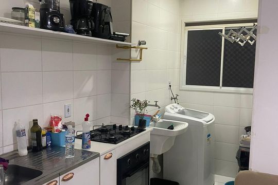 Cozinha de apartamento à venda com 2 quartos, 34m² em Jardim Itacolomi, São Paulo