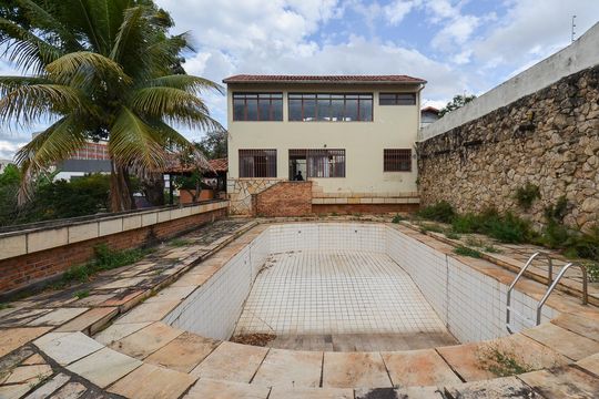 Casa à venda com 5 quartos, 1500m² em São Francisco, Belo Horizonte