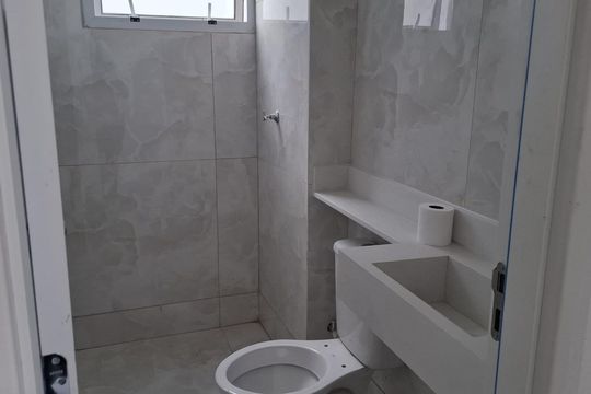 Banheiro de apartamento para alugar com 2 quartos, 44m² em Loteamento Jardim das Estâncias, Sumaré