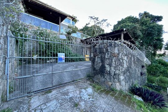 Fachada de casa para alugar com 3 quartos, 450m² em Morro das Pedras, Florianópolis