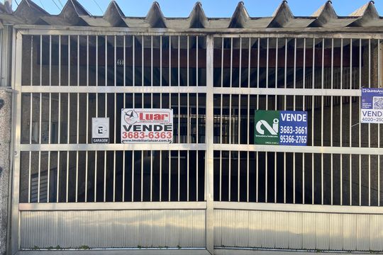 Fachada de casa à venda com 4 quartos, 250m² em Km 18, Osasco
