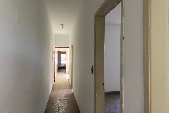 Corredor de casa à venda com 4 quartos, 250m² em Km 18, Osasco