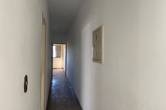 Corredor de casa à venda com 4 quartos, 250m² em Km 18, Osasco