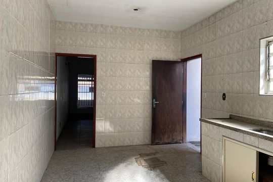 Cozinha 1 de casa à venda com 4 quartos, 250m² em Km 18, Osasco