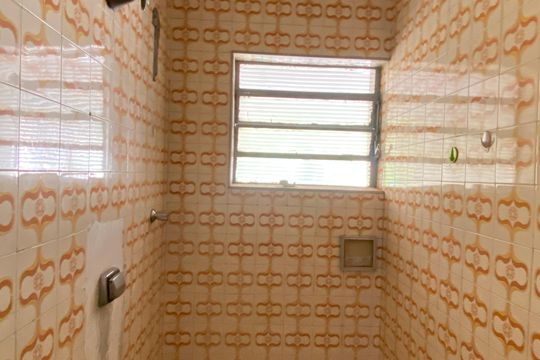Banheiro 1 de casa à venda com 4 quartos, 250m² em Km 18, Osasco