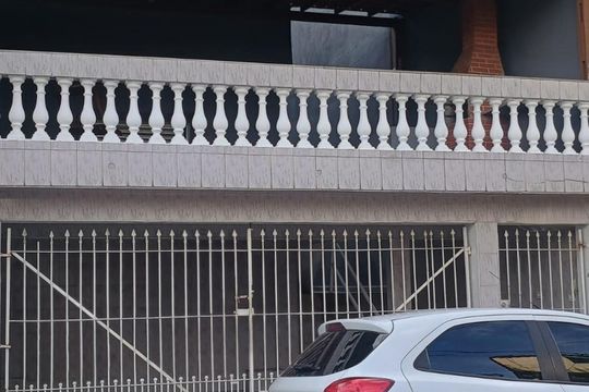 Fachada de casa à venda com 5 quartos, 265m² em Jardim Petroni, São Bernardo do Campo