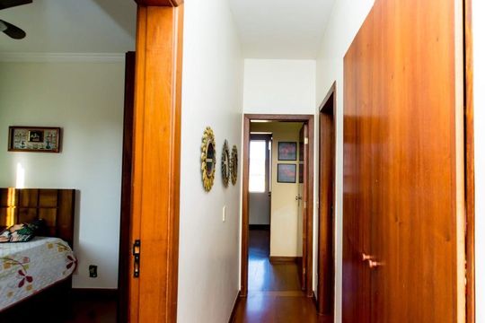 Corredor  de apartamento à venda com 3 quartos, 100m² em São Pedro, Belo Horizonte
