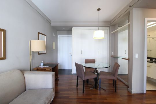Sala/Cozinha de apartamento para alugar com 1 quarto, 52m² em Vila Nova Conceição, São Paulo