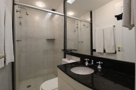Banheiro Social de apartamento para alugar com 1 quarto, 52m² em Vila Nova Conceição, São Paulo