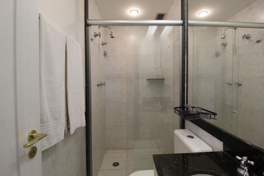 Banheiro Social de apartamento para alugar com 1 quarto, 52m² em Vila Nova Conceição, São Paulo