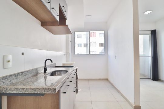 Cozinha de apartamento para alugar com 2 quartos, 48m² em Jardim Holanda, Uberlândia