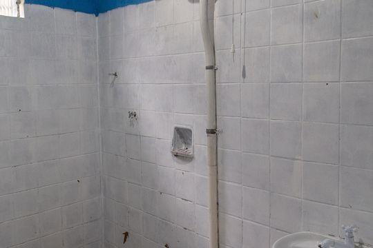 Banheiro de casa para alugar com 1 quarto, 40m² em Jardim Santa Maria, Guarulhos